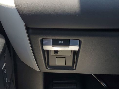 Used 2025 Land Rover Defender 130 X-Dynamic SE image 15