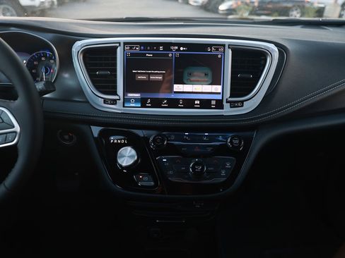 New 2026 Chrysler Pacifica Select image 23