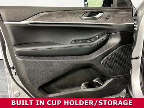 Used 2025 Jeep Grand Cherokee Limited w/ Luxury Tech Group II AWD/4WD image 18