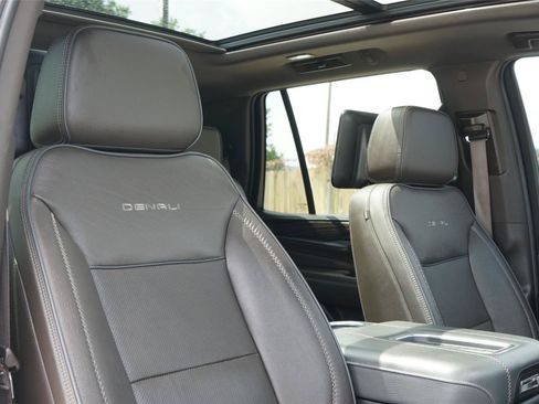 Used 2021 GMC Yukon Denali w/ Denali Ultimate Package AWD/4WD image 31