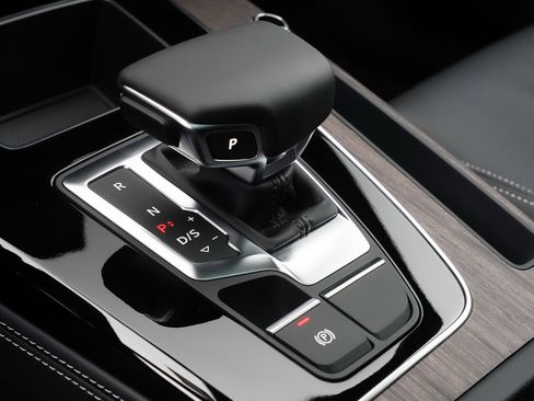 Certified 2025 Audi Q5 2.0T Premium Plus w/ Premium Plus Package image 14