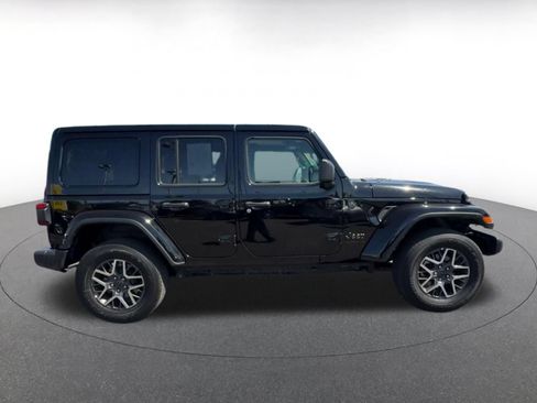 Used 2025 Jeep Wrangler Unlimited Sahara AWD/4WD image 13