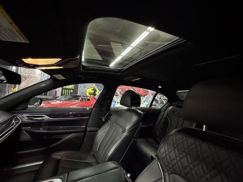 Used 2020 BMW 750i xDrive w/ M Sport Package AWD/4WD image 34