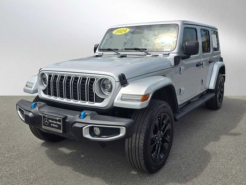 Used 2024 Jeep Wrangler Unlimited Sahara AWD/4WD image 7