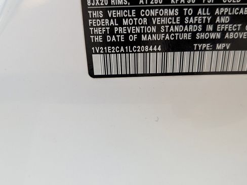 Used 2020 Volkswagen Atlas Cross Sport SE image 22