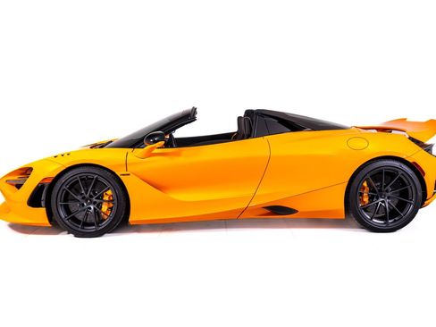 Used 2026 McLaren 750S Spider RWD image 2