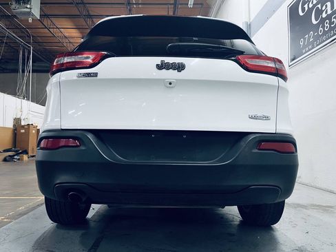 Used 2018 Jeep Cherokee Latitude Plus FWD image 6
