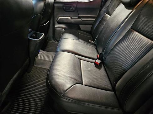 Used 2020 Toyota Tacoma Limited image 17