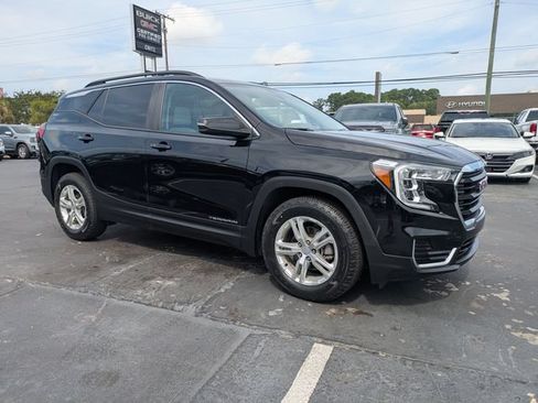 Used 2023 GMC Terrain SLE w/ Driver Convenience Package FWD image 3