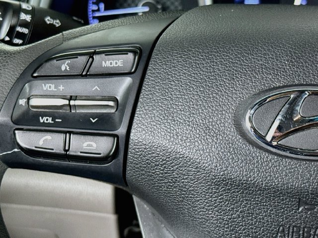 Used 2020 Hyundai Elantra SEL FWD image 11