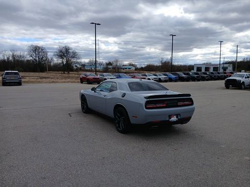 Used 2022 Dodge Challenger SXT w/ Driver Convenience Group image 5