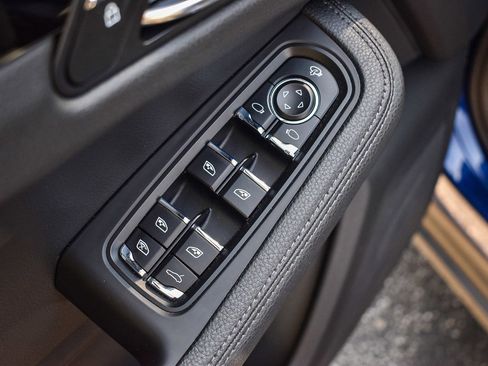 Used 2023 Porsche Macan image 19