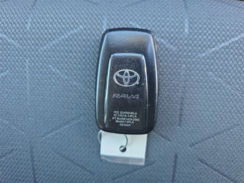 Used 2022 Toyota RAV4 XLE image 34