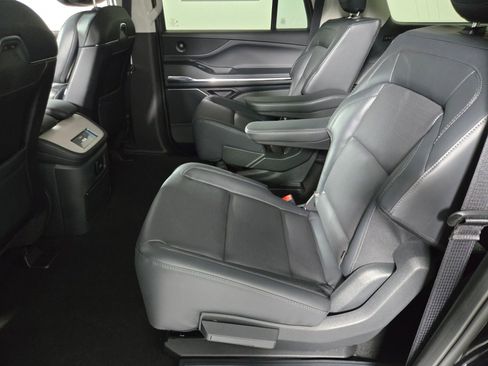 New 2026 Lincoln Navigator L Premier AWD/4WD image 13