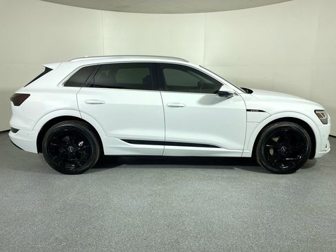 Certified 2022 Audi e-tron Premium Plus w/ Premium Plus Package image 38