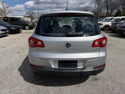 Used 2011 Volkswagen Tiguan SE image 8