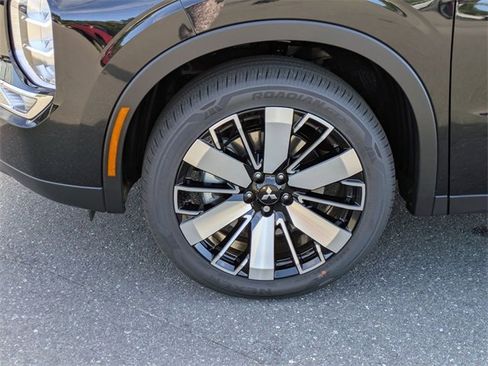 New 2025 Mitsubishi Outlander SE image 10