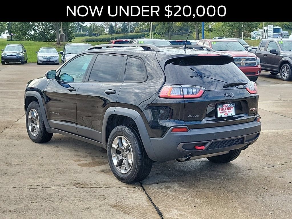 Used 2019 Jeep Cherokee Trailhawk w/ Comfort/Convenience Group AWD/4WD image 3