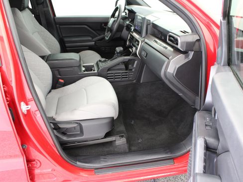 Used 2024 Toyota Tacoma SR5 AWD/4WD image 36