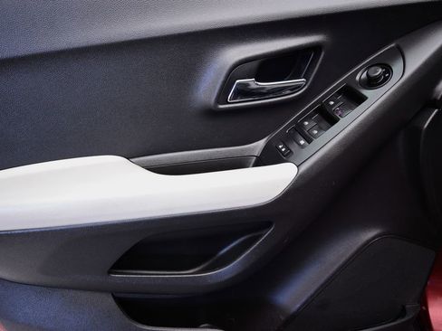 Used 2021 Chevrolet Trax LT w/ Driver Confidence Package image 20