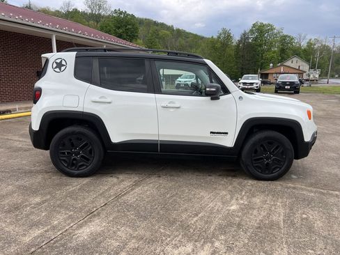 Used 2017 Jeep Renegade Trailhawk AWD/4WD image 6