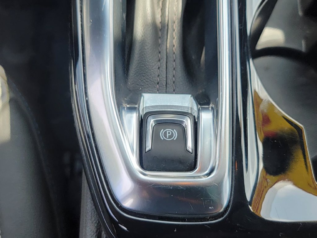 Used 2025 Chevrolet Trax LT FWD image 32