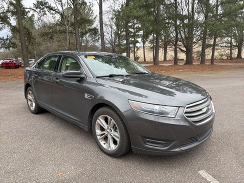 Used 2018 Ford Taurus SEL w/ Equipment Group 201A image 4