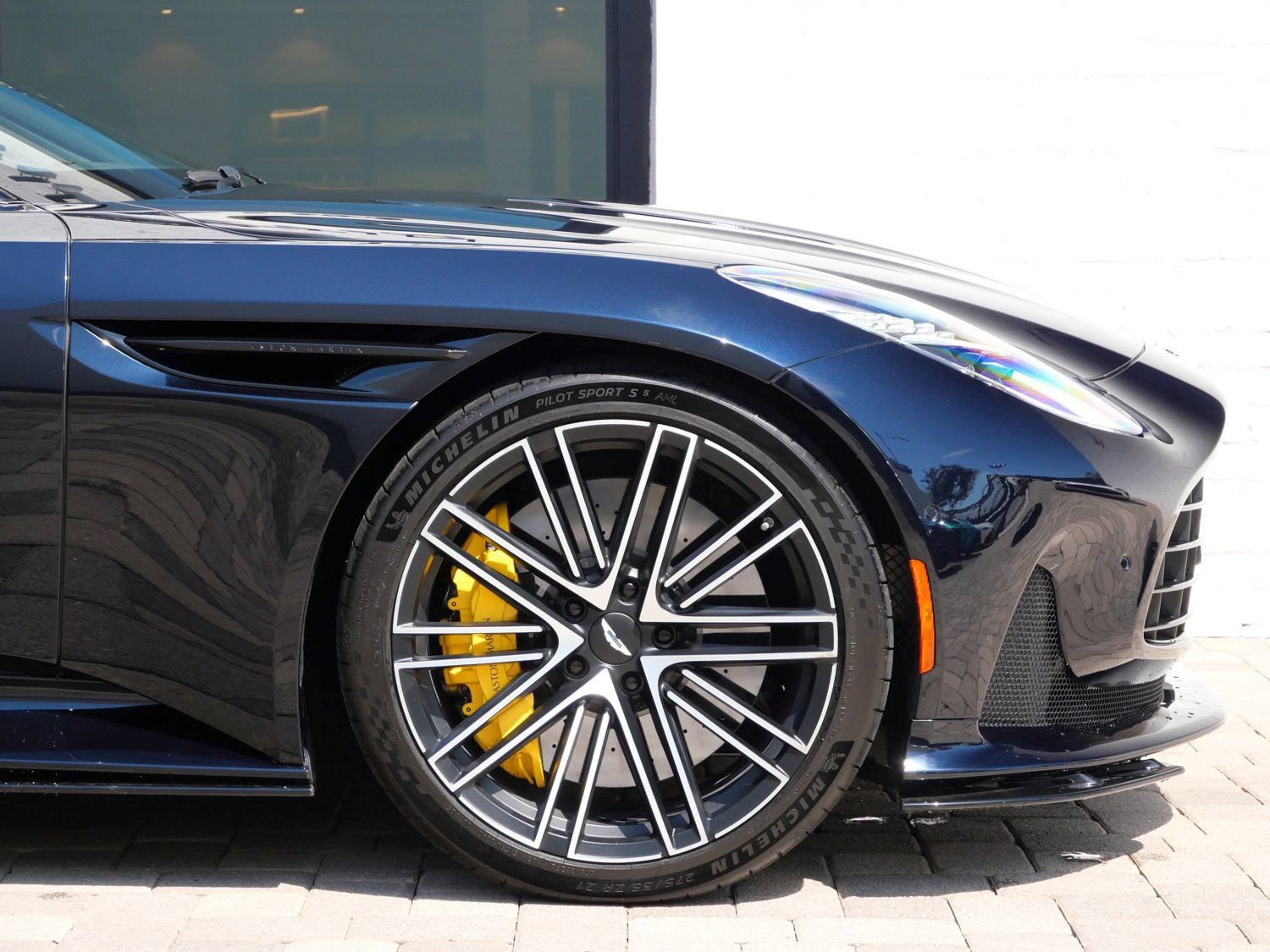 Used 2024 Aston Martin DB12 Coupe RWD image 4