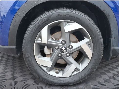 Used 2023 Hyundai Venue SEL image 8