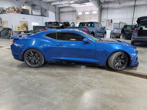 Used 2019 Chevrolet Camaro ZL1 image 2