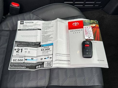 Used 2025 Toyota 4Runner 4WD image 38