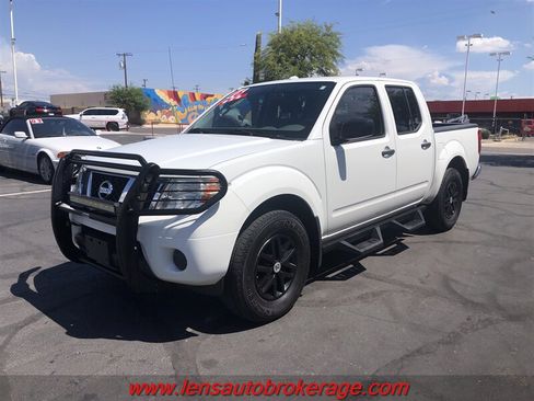 Used 2016 Nissan Frontier SV AWD/4WD image 4