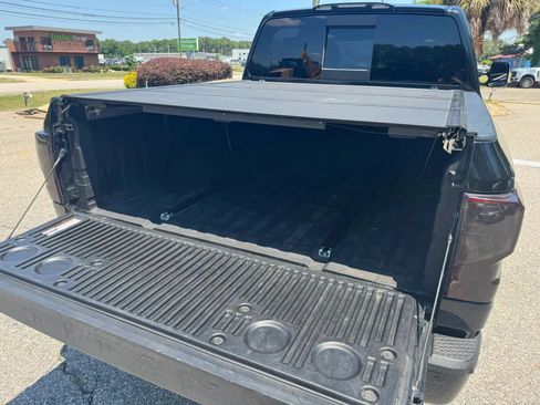 Used 2017 Nissan Titan SL w/ SL Towing Convenience Package RWD image 10