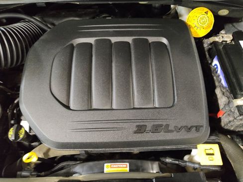 Used 2020 Dodge Grand Caravan SE image 30