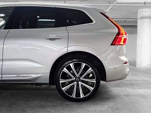 Used 2023 Volvo XC60 B5 Ultimate w/ Climate Package image 16