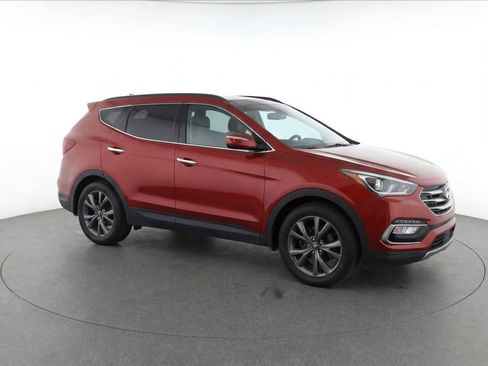 Used 2017 Hyundai Santa Fe Limited FWD image 2