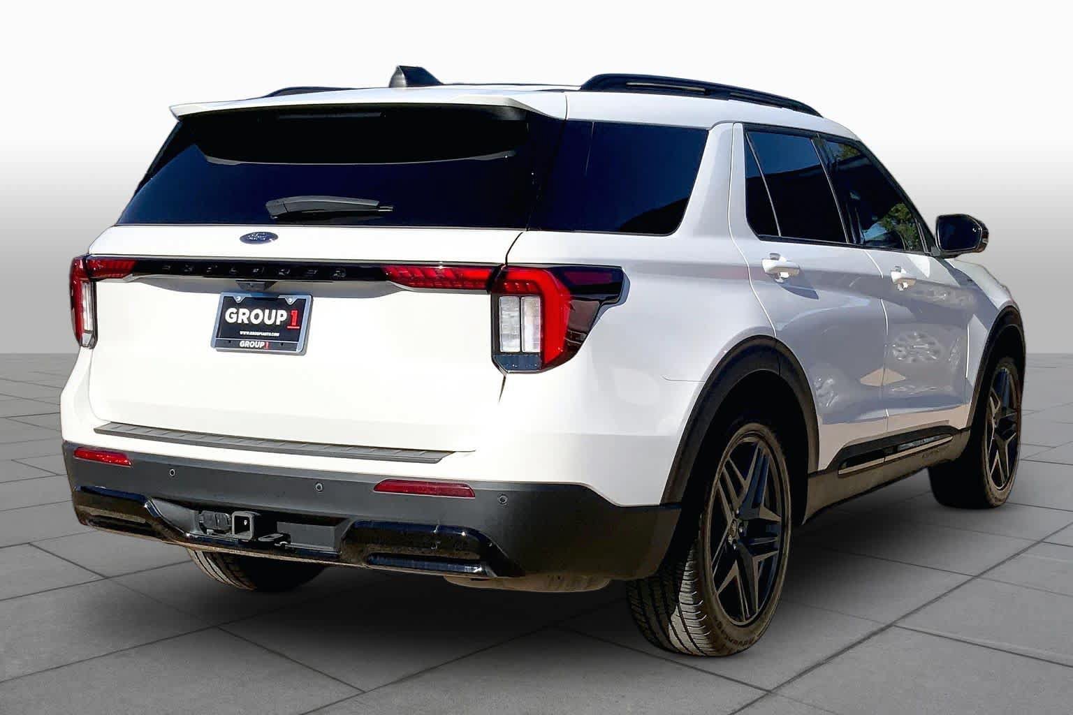 Used 2025 Ford Explorer ST-Line w/ Premium Package RWD image 13