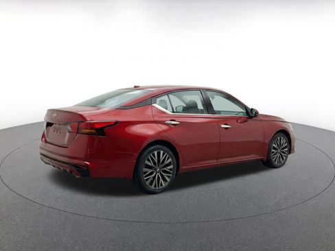 Used 2025 Nissan Altima 2.5 SV FWD image 9