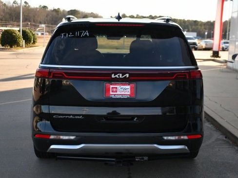 Used 2022 Kia Carnival SX Prestige image 4