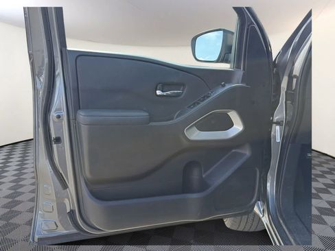 Used 2024 Nissan Frontier SV image 8