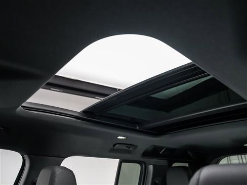 Used 2024 Land Rover Defender 110 X-Dynamic SE image 11