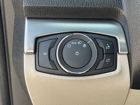 Used 2018 Ford Explorer XLT FWD image 12