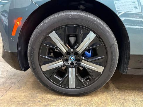 Used 2024 BMW iX xDrive50 w/ Sport Package AWD/4WD image 12