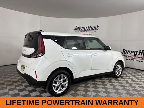 Used 2025 Kia Soul LX w/ LX Technology Package FWD image 5