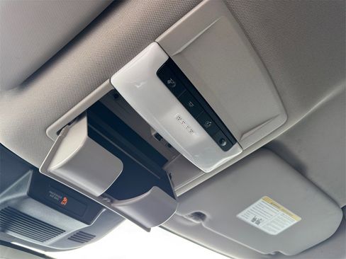 Used 2024 Nissan Rogue S image 19