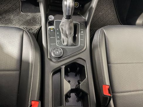 Used 2021 Volkswagen Tiguan SE w/ Panoramic Sunroof Package AWD/4WD image 17