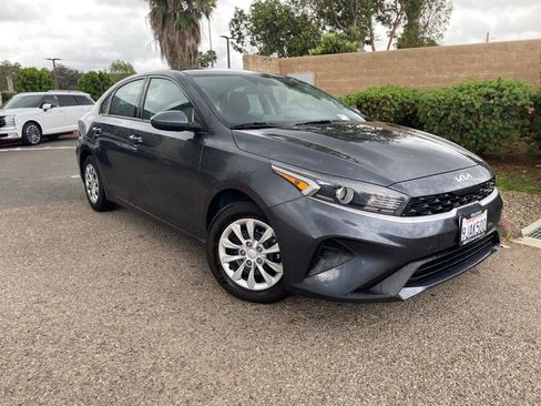 Used 2023 Kia Forte LX image 2