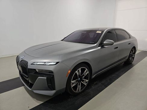 Used 2023 BMW i7 xDrive60 AWD/4WD image 1