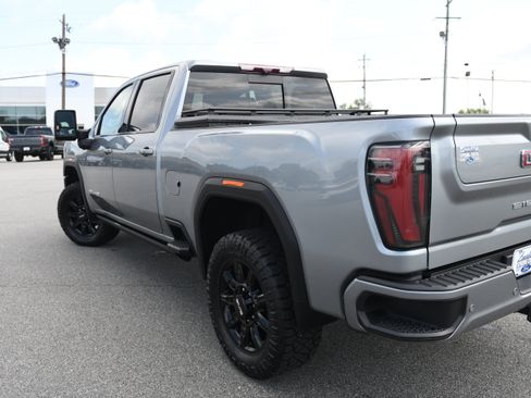 Used 2024 GMC Sierra 2500 AT4 w/ AT4 Premium Plus Package AWD/4WD image 9