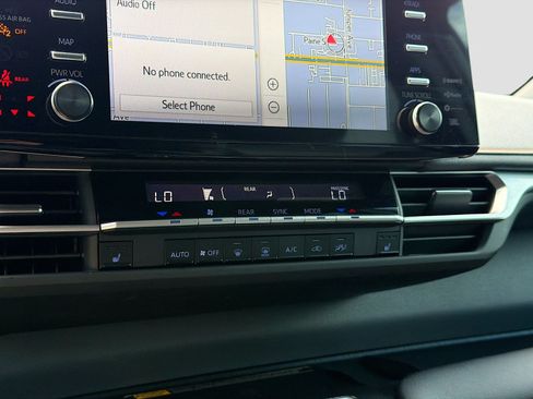 Used 2024 Toyota Sienna XSE w/ XSE Plus Package FWD image 11
